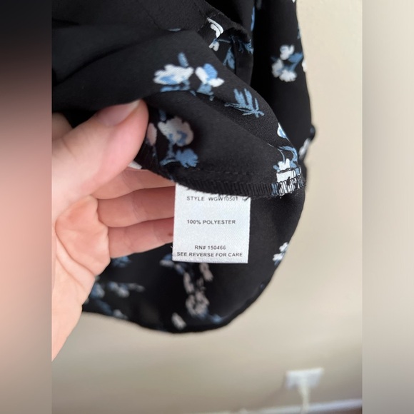 41 Hawthorn Women's Blouse Black & Blue Floral w/ Roll Tab Sleeve - Medium - Picture 5 of 6